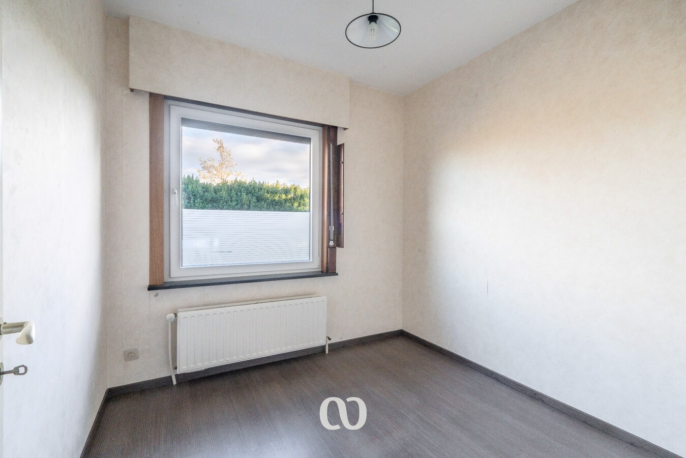 Te renoveren gezinswoning met grote tuin en agrarisch uitzicht 