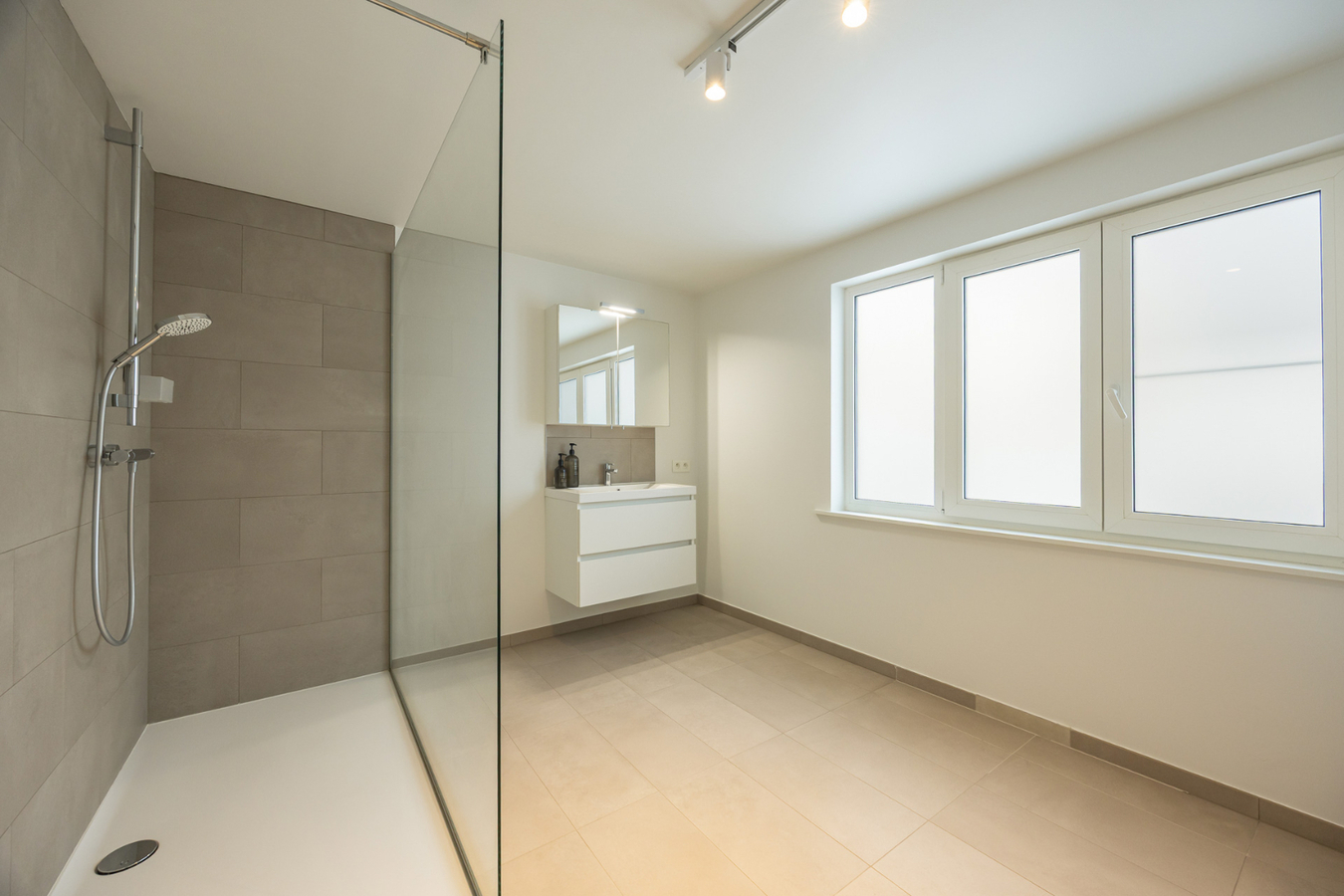 Gerenoveerde woning met 3 slpk en ruime tuin te Schilde! 