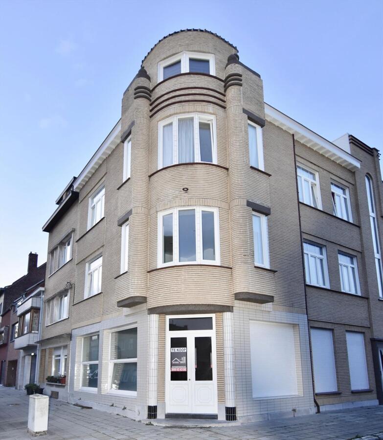 KWALITEITSVOL GERENOVEERD GELIJKVLOERS APPARTEMENT 
