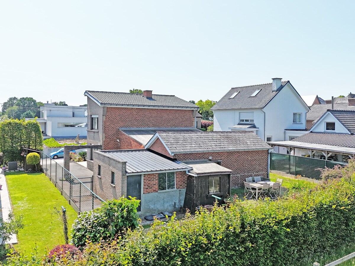 Ruime, te renoveren OB met garage te Zottegem 