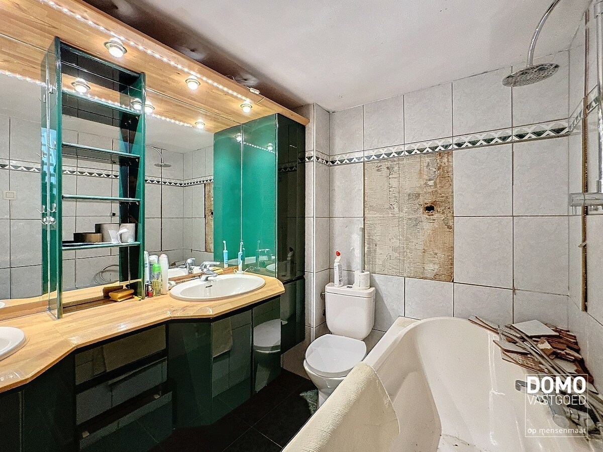 Te renoveren handelshuis gelegen in het centrum van Diepenbeek. 