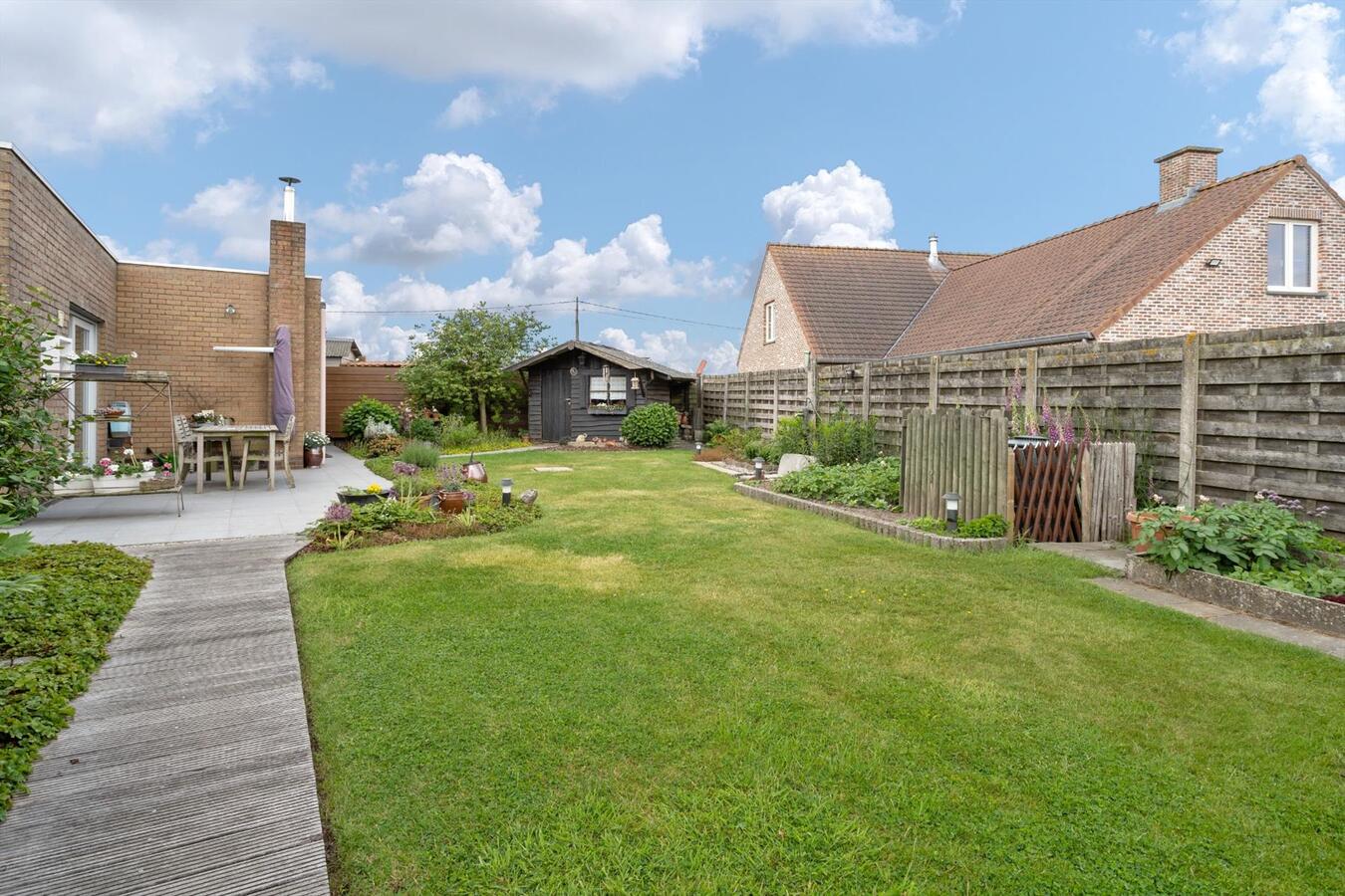 Landelijk gelegen, ruime woning op perceel van 555m² 