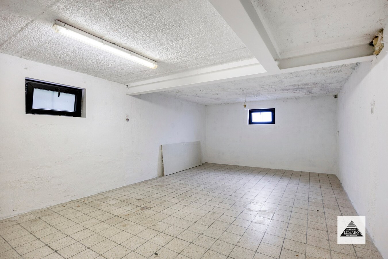 Instapklare woning voor gelijkvloers wonen. 3 slaapkamers, kelder met garage. 