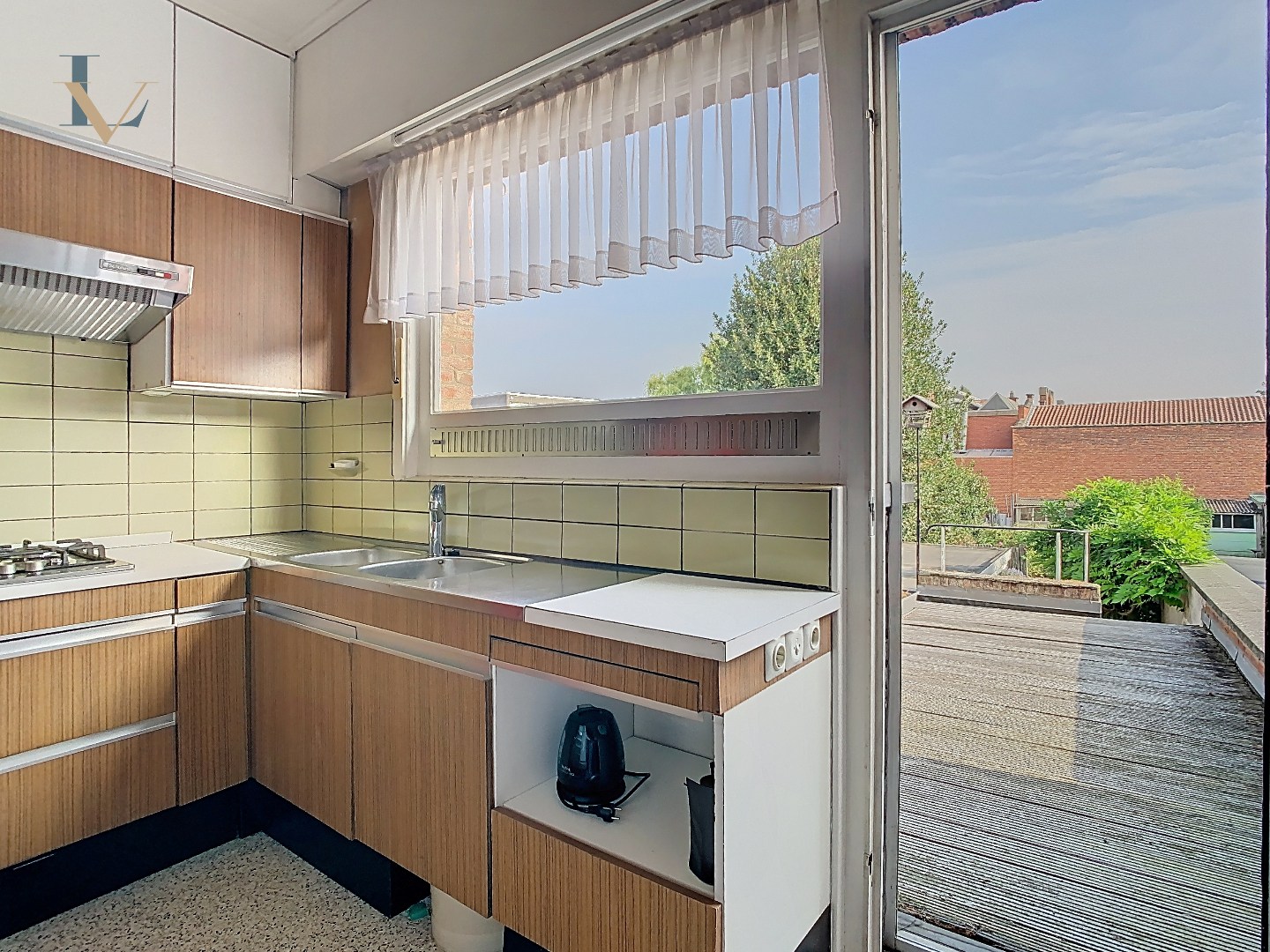 Te renoveren woning met groot potentieel in hartje Merksem! 