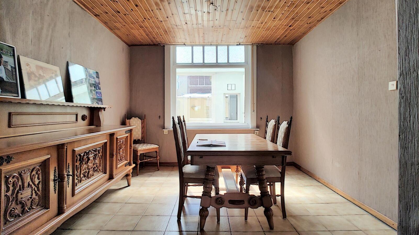 Te renoveren woning met dubbele garage en oprit- Zeebrugge 