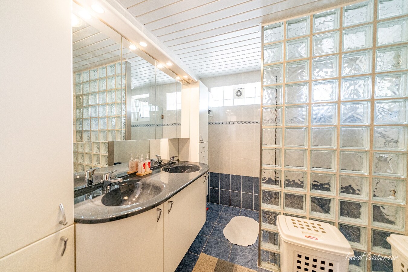 Woning met stalgebouwen en buitenpiste op ca. 6ha te Bocholt 