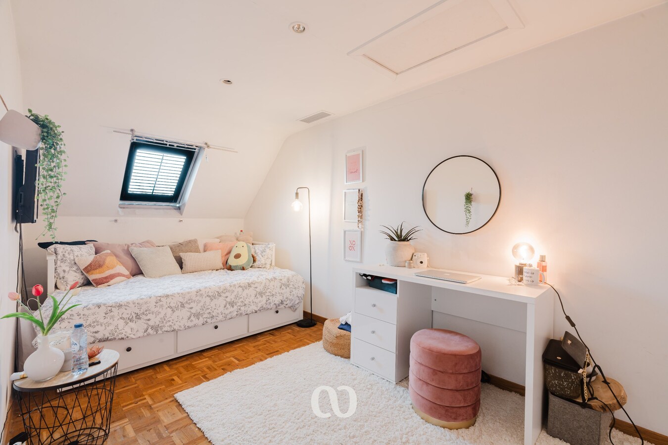 Instapklare woning met tuin en bijgebouw in het centrum van Kruishoutem 