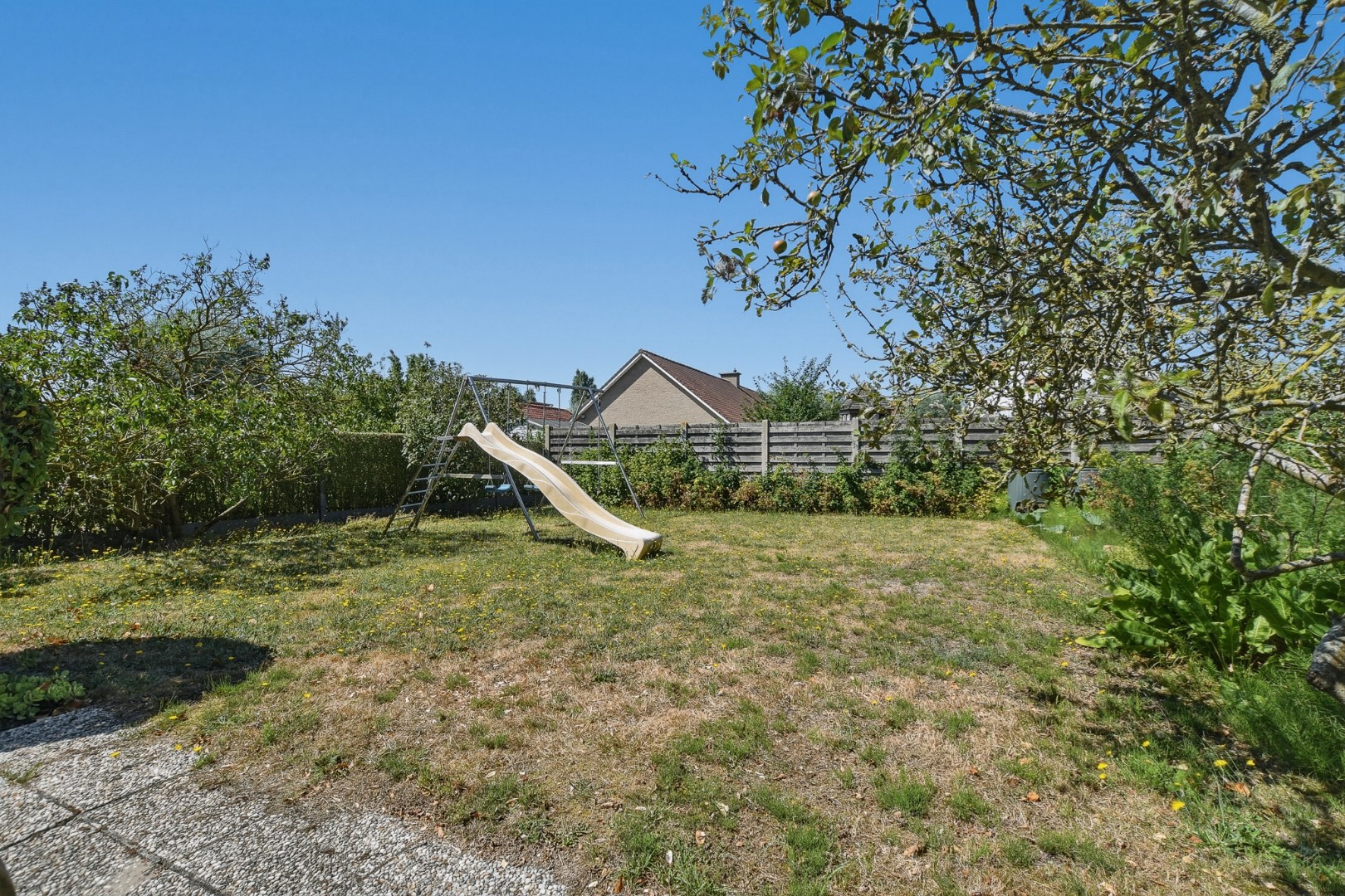 Ruime vrijstaande villa op 765 m² in de gegeerde villawijk Noordhoek te De Haan 