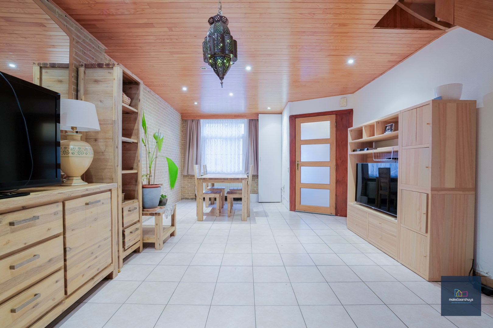 Goedgelegen woning met 2 slpk te Ledeberg. 