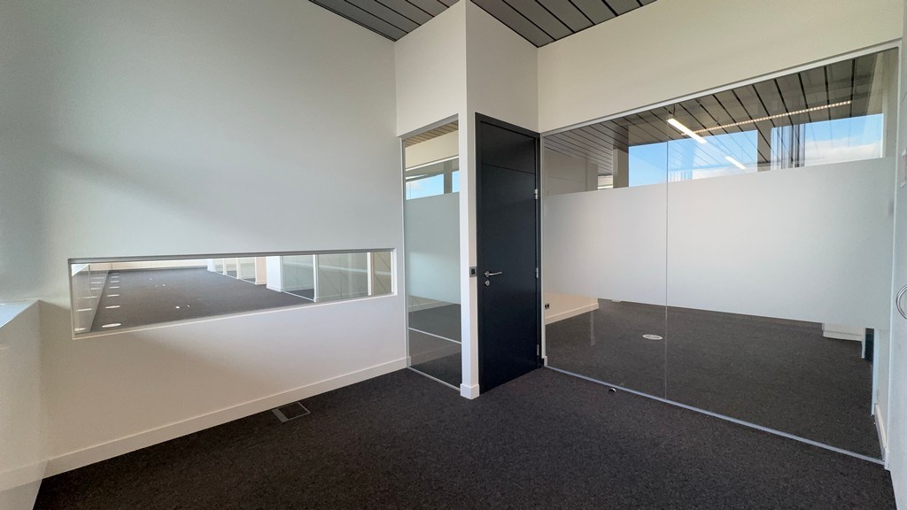 Kantoorgebouw te koop op zichtlocatie langs R4 in Merelbeke-Melle