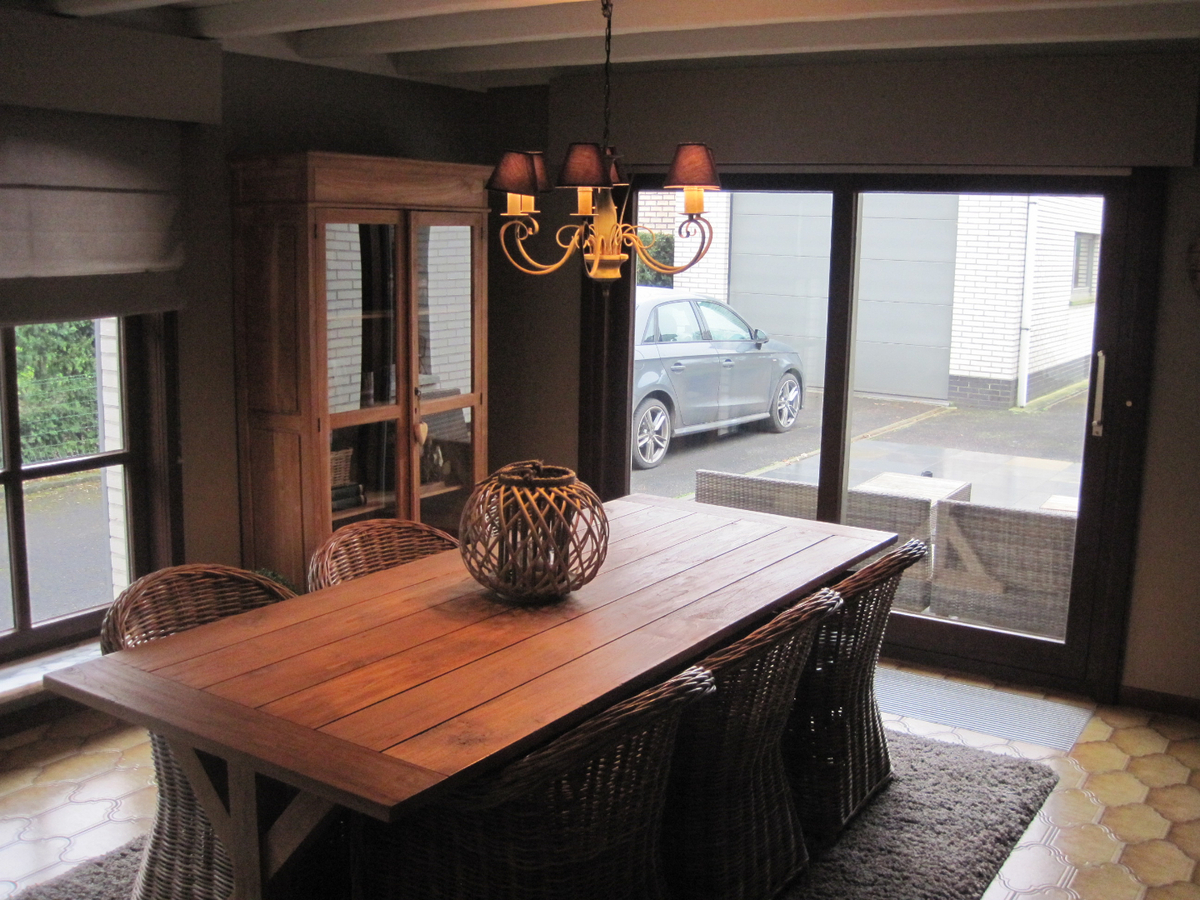 Stijlvolle en degelijke bungalow. Unieke ligging. 