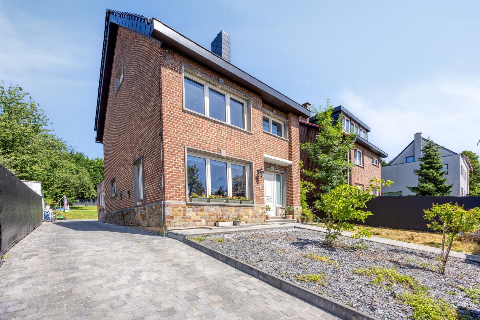 4 gevel VILLA met 3 slaapkamers + bureau, ruime tuin – 1652 ALSEMBERG (BEERSEL) 