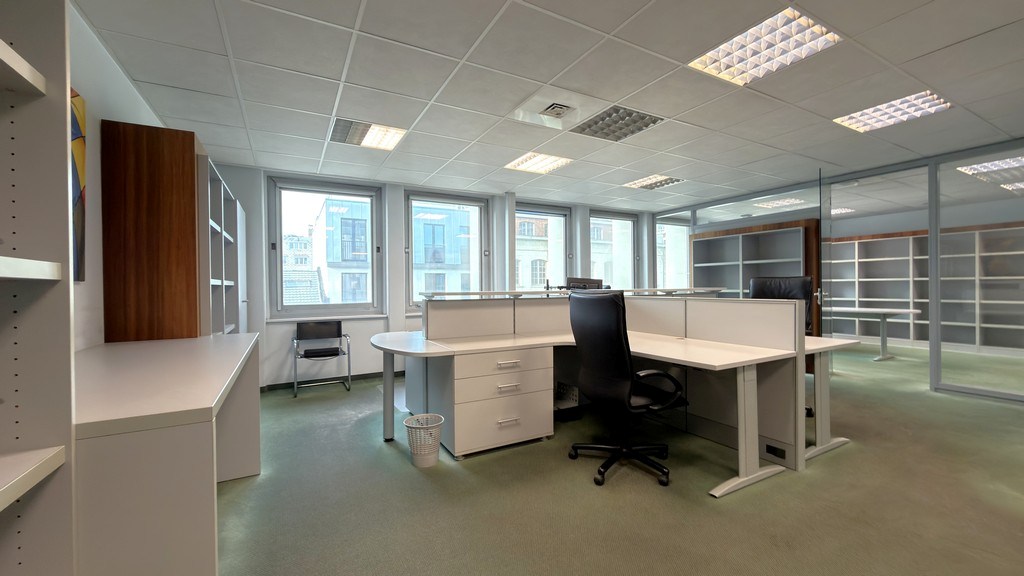 Ingedeelde kantoren te huur nabij station Antwerpen-Centraal