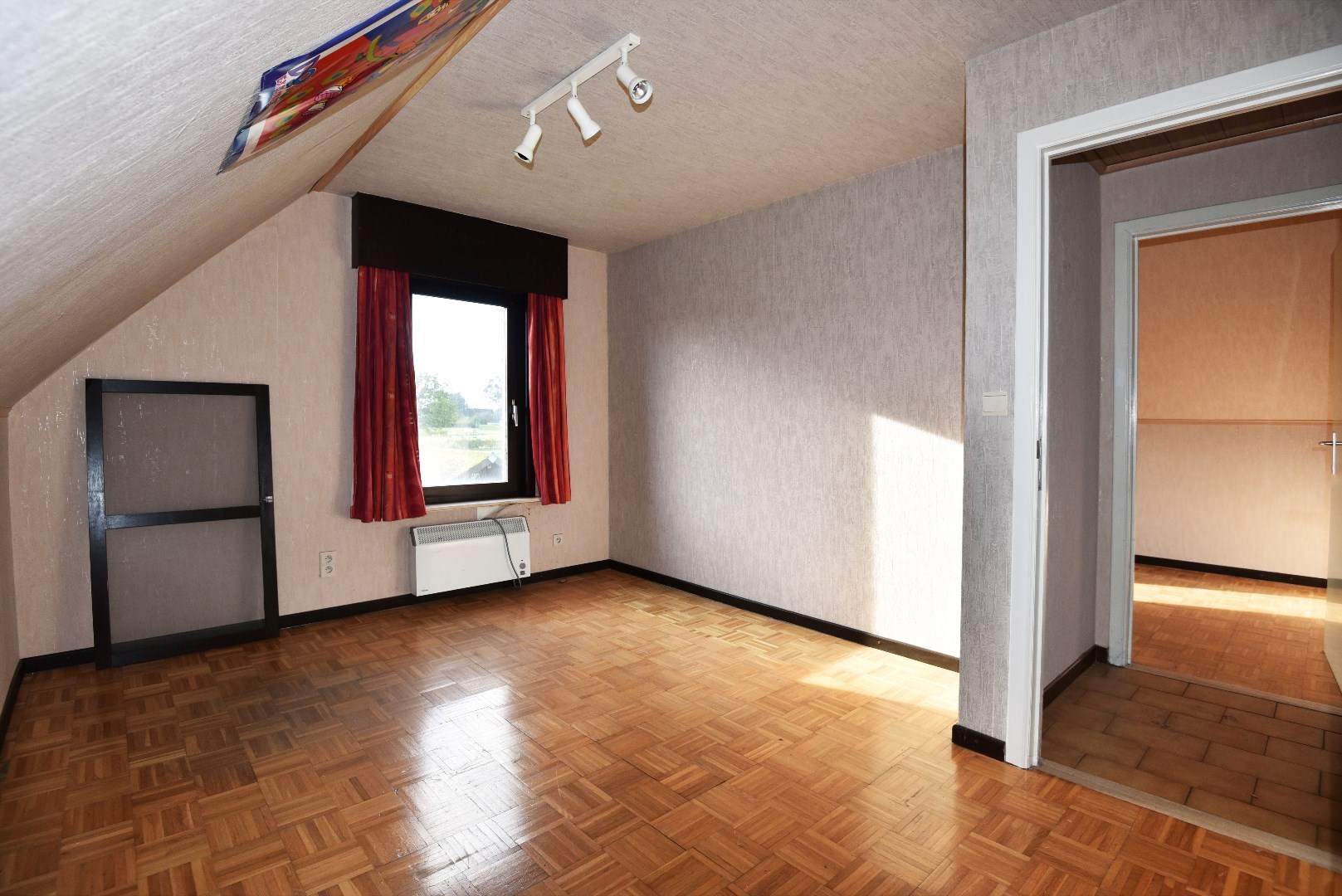 Ruime woning met 4 slpks op 1.042m² rustig gelegen te Lembeke 