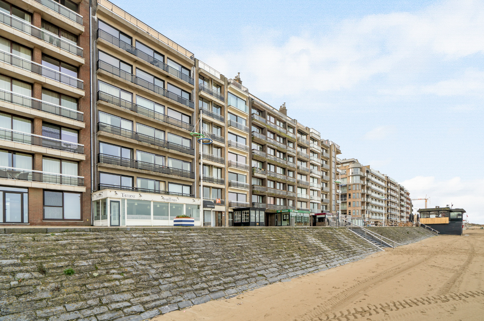 te renoveren studio op de Zeedijk van Zeebrugge 