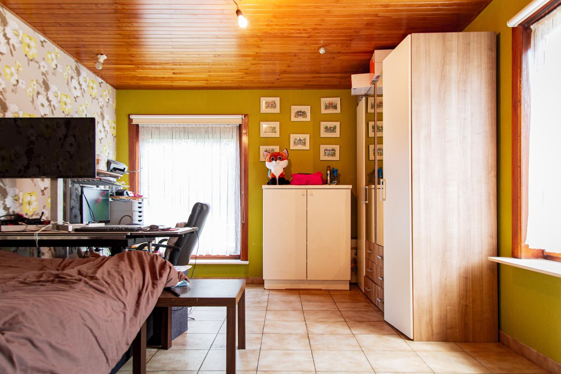 Open bebouwing met  4 (mogelijk 6) slpks  op 1.195 m²  rustig gelegen te Adegem 