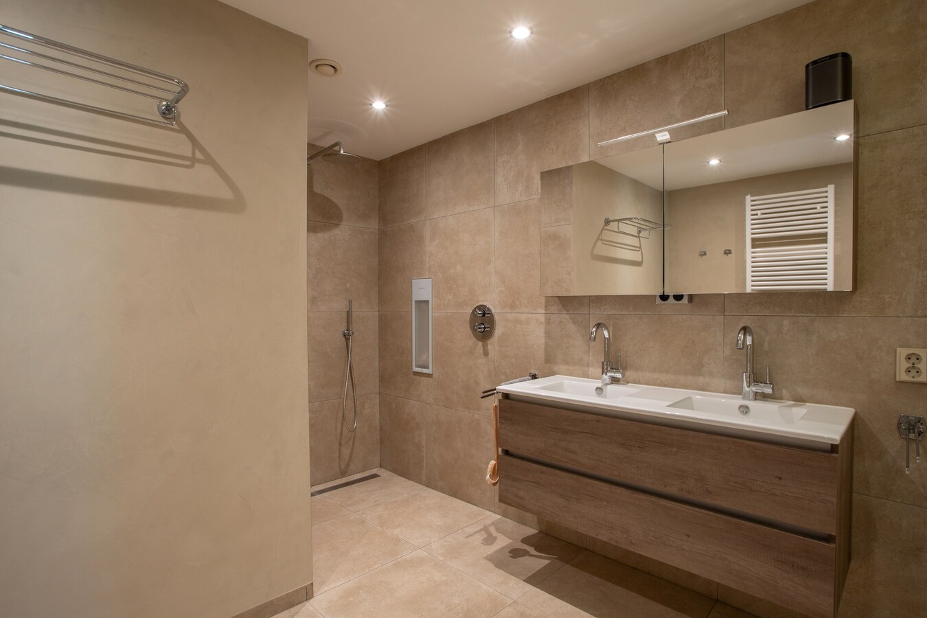 Vrijstaande woning met karakter, ruimte en een verrassende buitenruimte. 