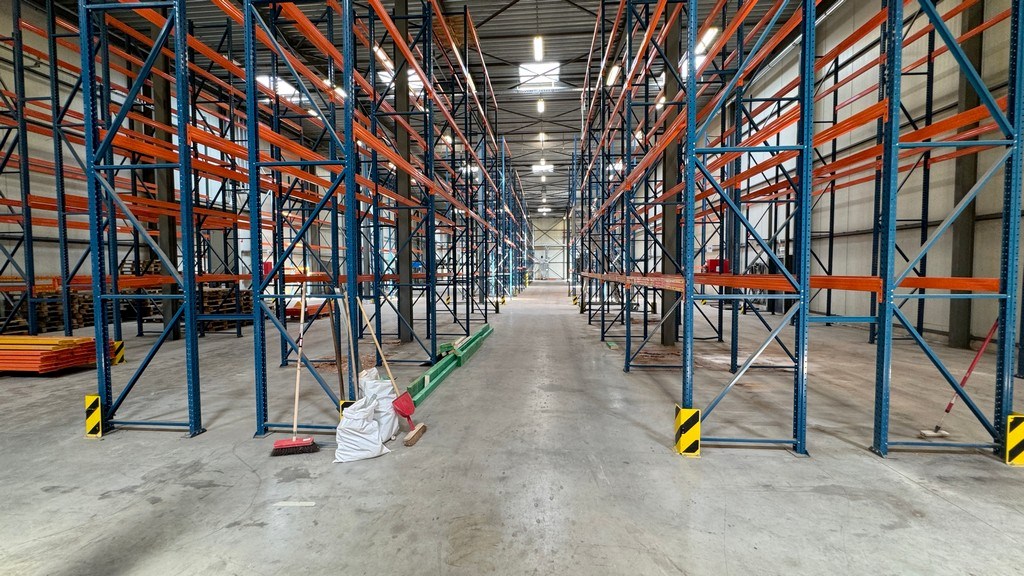 Logistiek bedrijfspand te huur in industriezone te Malle