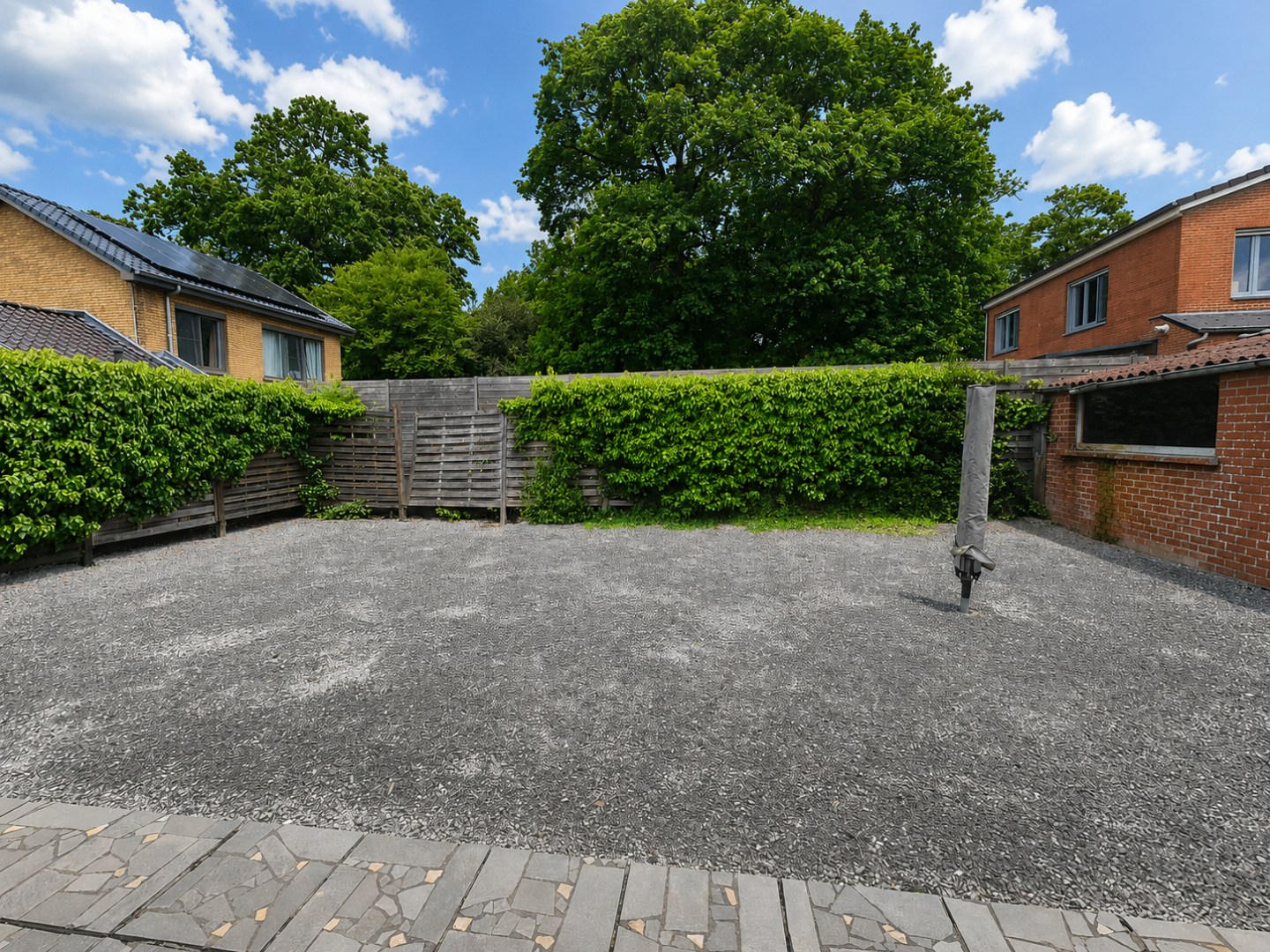 Halfopen woning met tuin en garage op 385 m² 