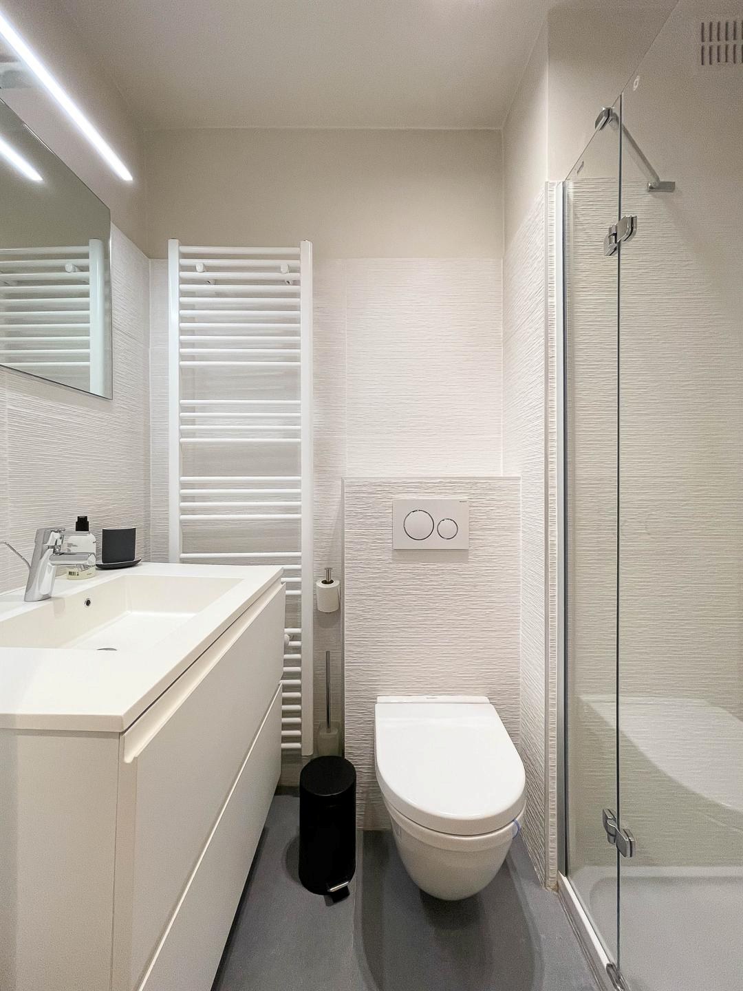 Gerenoveerde designstudio met slaaphoek centraal gelegen op de Kustlaan 