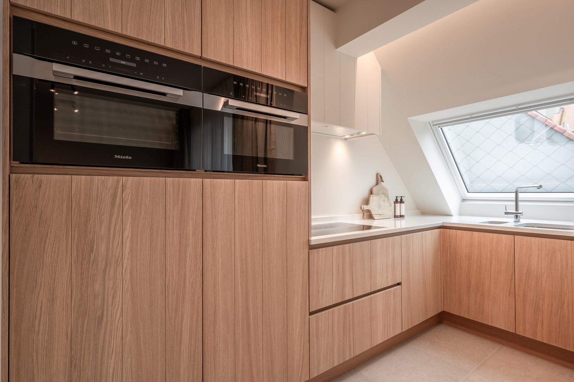 et strand.Magnifique appartement en duplex magnifiquement rénové avec vue latérale sur la mer, 2 chambres à coucher complètes, 2 grandes terrasses et un niveau de finition exceptionnel, situé à quelqu 