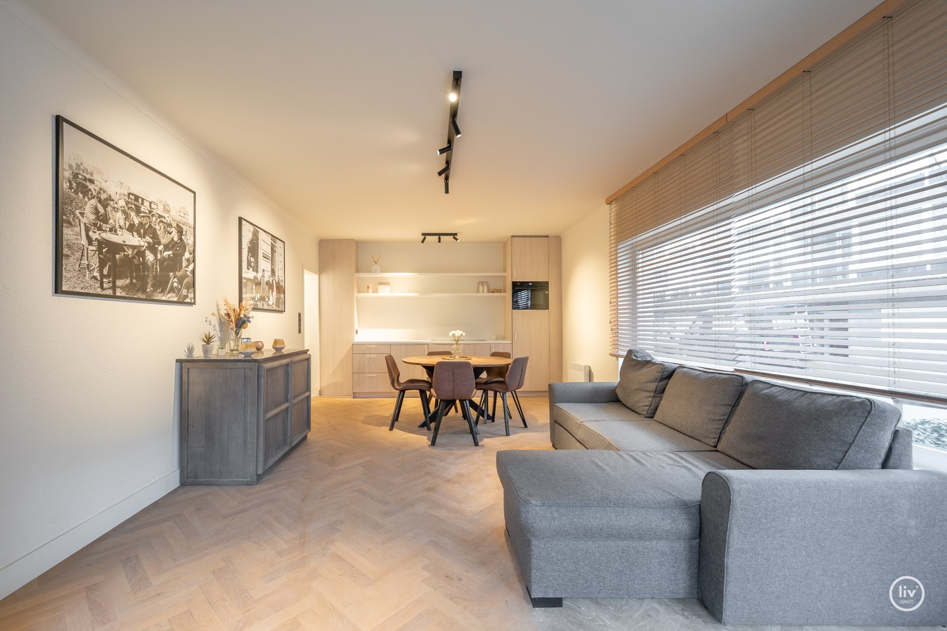 Agréable local commercial situé à l'angle de l'avenue du Zoute et de l'avenue Montgomery à Knokke. 