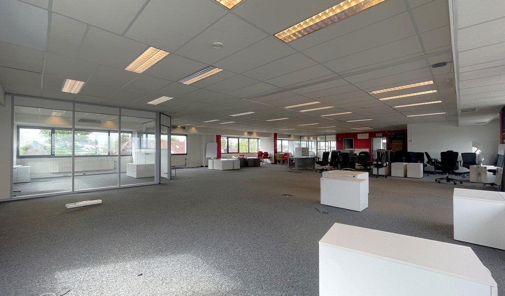Ingedeelde kantoorruimte te huur in Aartselaar
