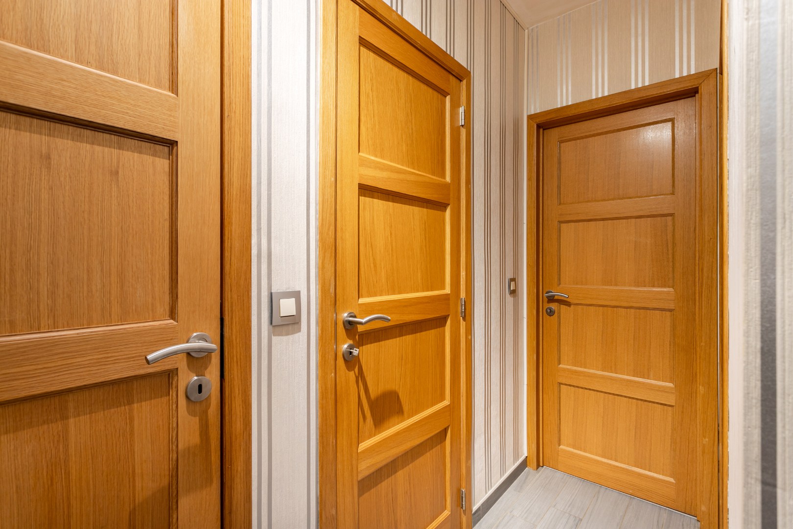 Gerenoveerd appartement met 2 slaapkamers, 2 terrassen en 2 garageboxen 