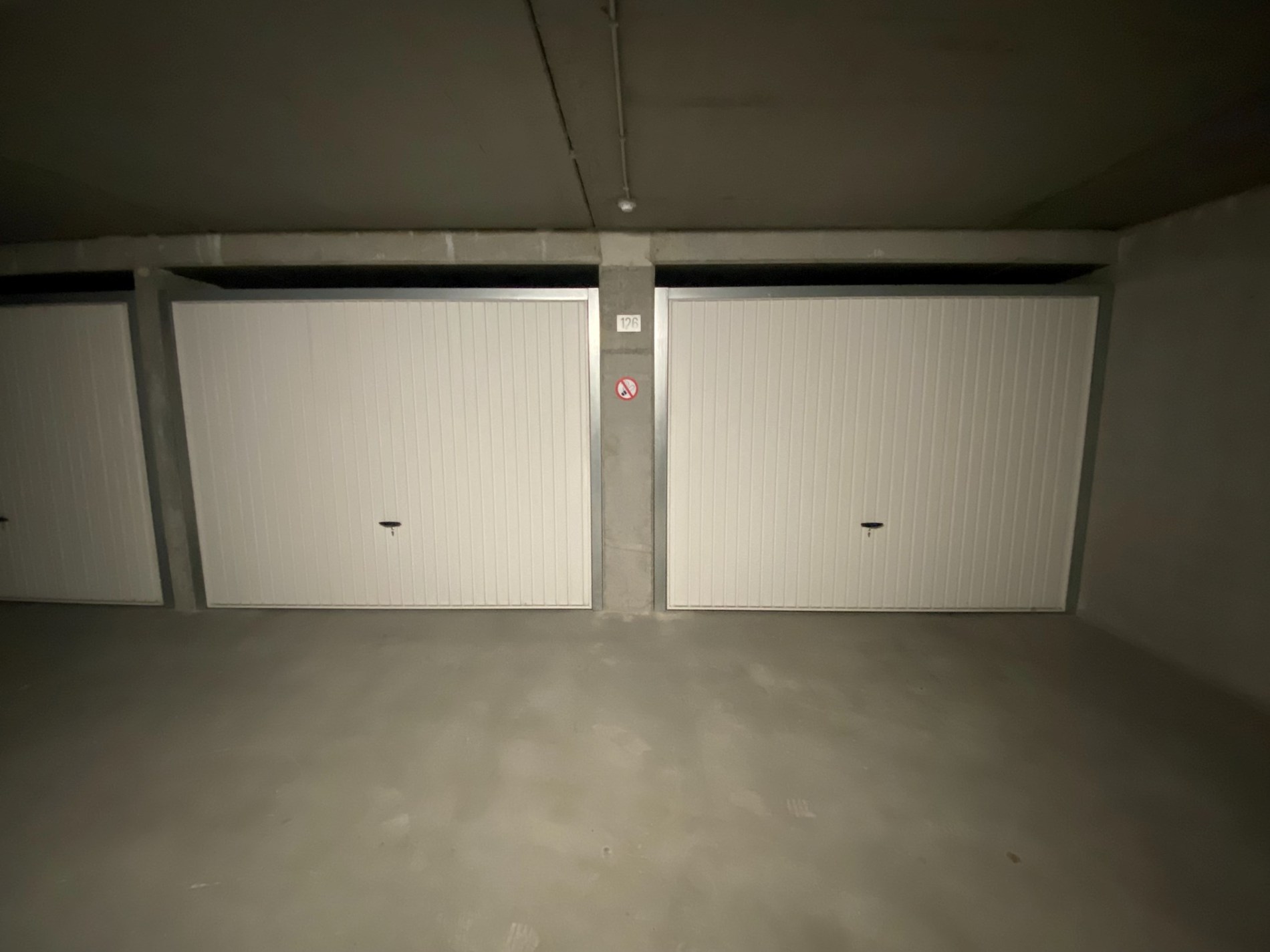 Ruime Dubbele garagebox gelegen in residentie Sir Anthony 