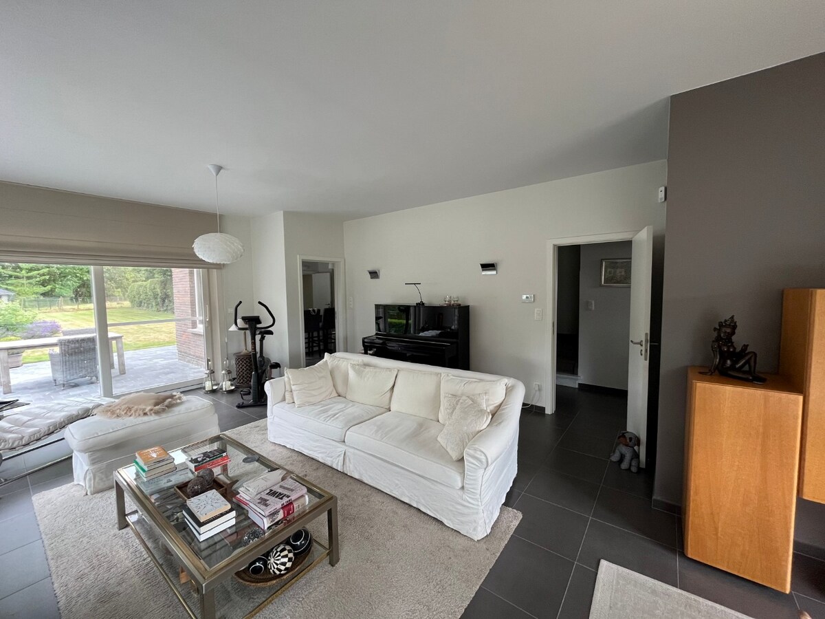 Ruime woning in het groene Zevergem, vlakbij Gent 