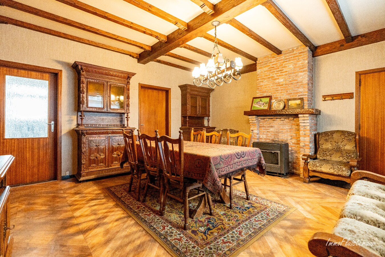 Ferme caractéristique avec une grande grange sur environ 2 hectares à Hoogstraten (achat de terrain supplémentaire d'environ 4 hectares possible). 