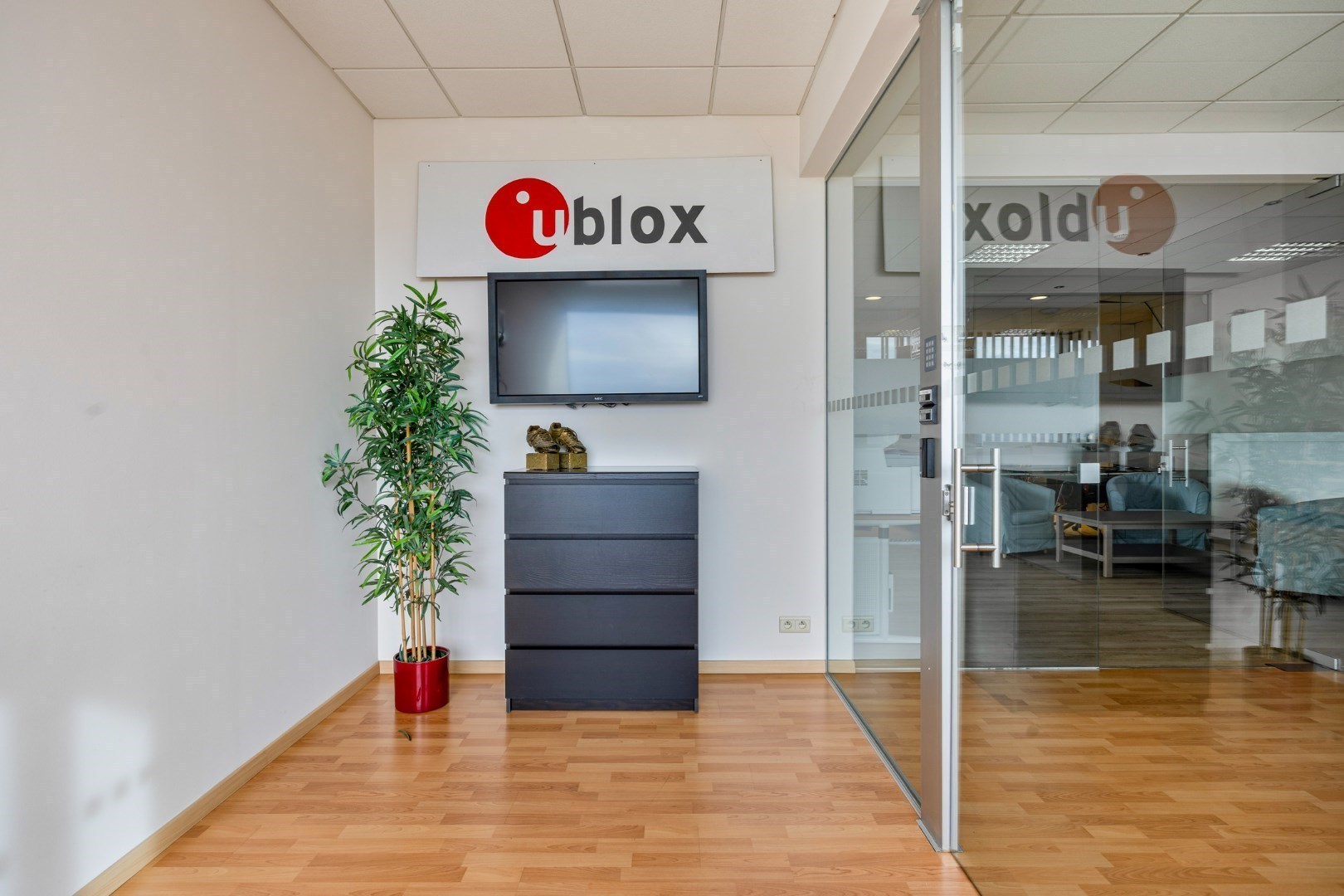 Kantoor te koop in het industriepark te Haasrode/Heverlee met 14 parkings - opp. 626 m² - verkoop van aandelen 