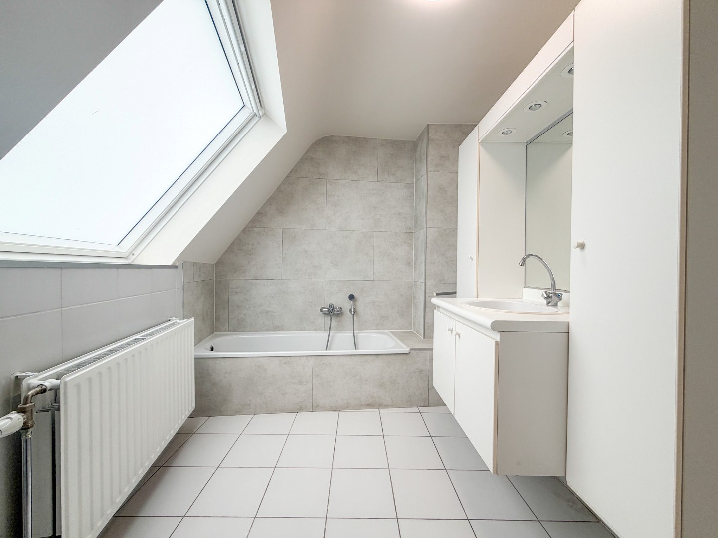 Ruim instapklaar 2-slpk appartement (96 m²), centrum Torhout. 