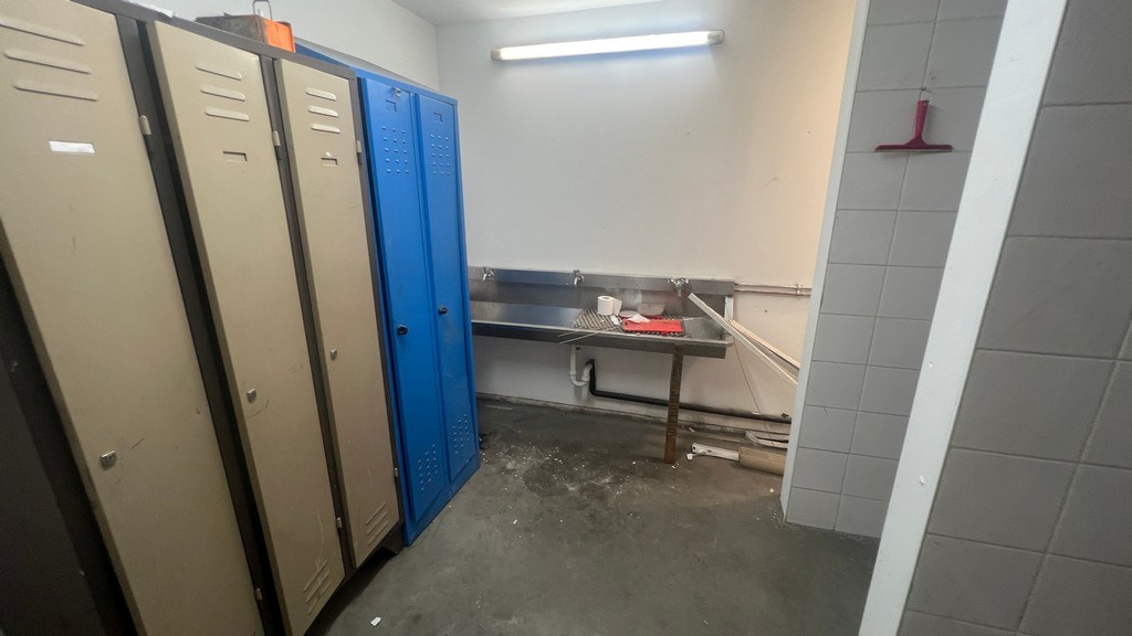 Magazijn met bureel te huur in Booiebos in Drongen