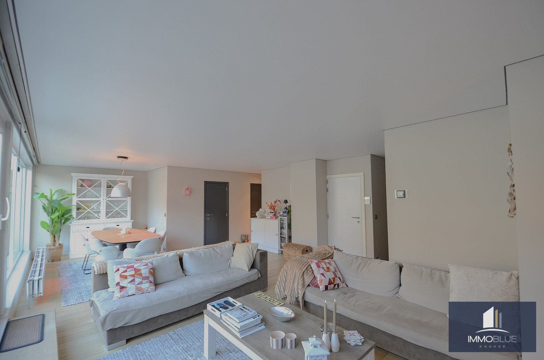 Exclusief: instapklare penthouse met een ruim zonnig terras. 