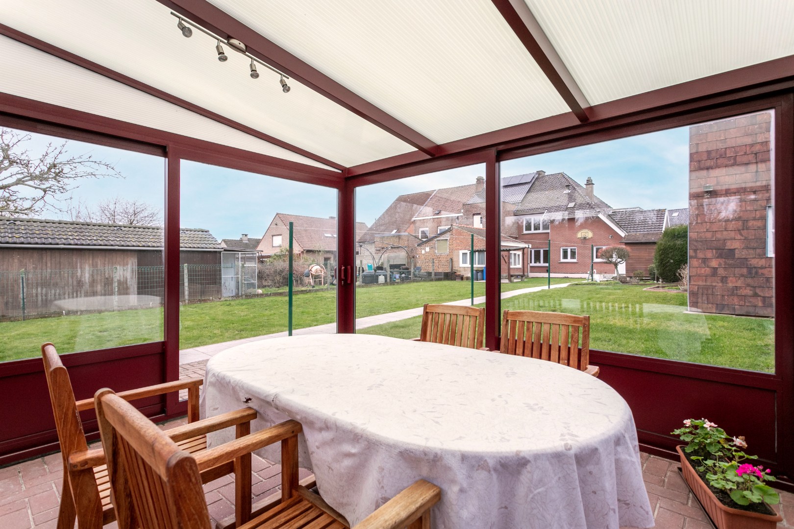 Woning  op 7a80, met 4 slpks, garage en ruime tuin 