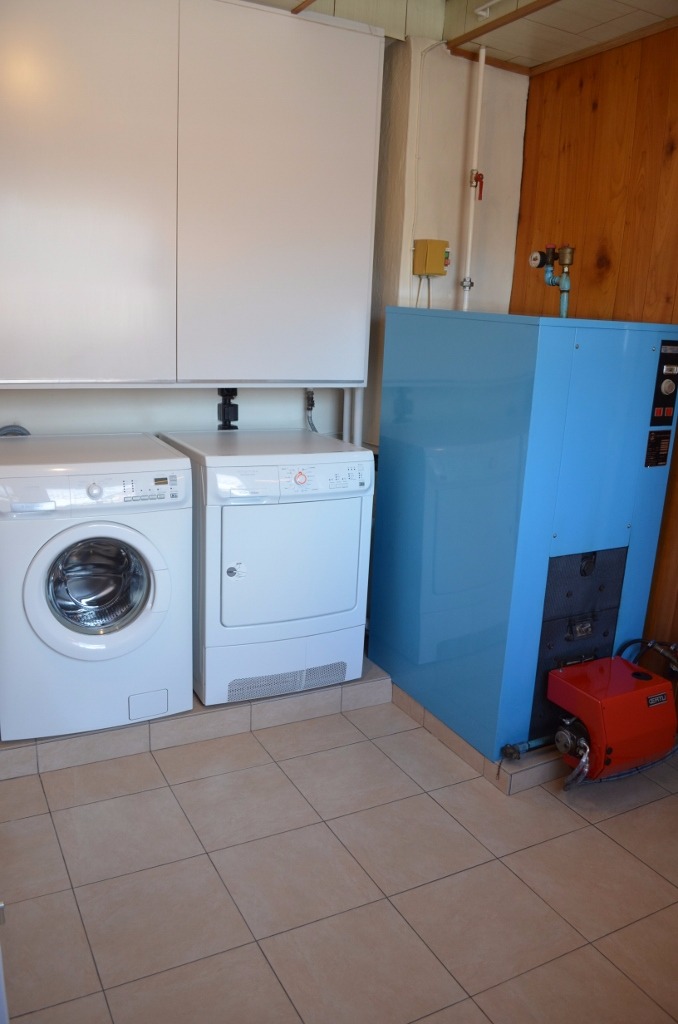 Lichtjes op te frissen woning met garage en tuin te centrum Maldegem 