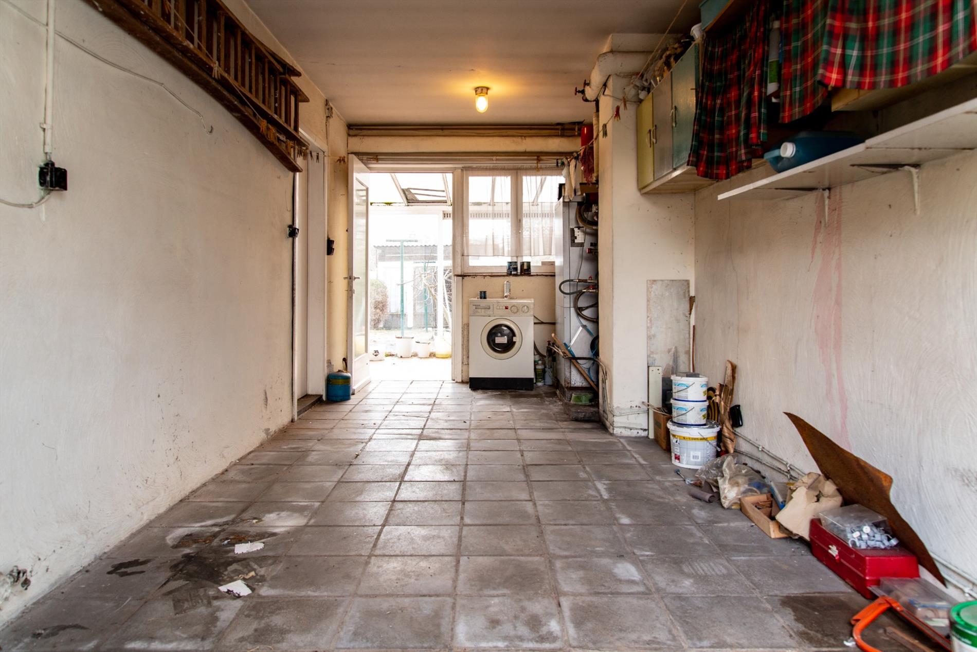 Grondig te renoveren rustig gelegen HOB 4 slpks, garage en tuin te Eeklo 