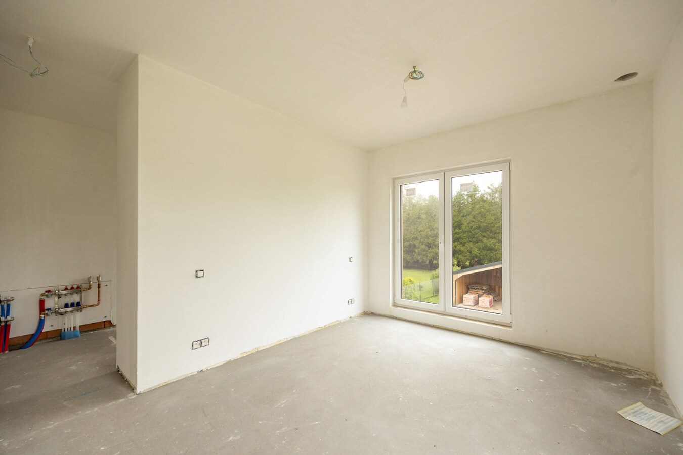 Vernieuwbouwwoning met ruim nieuwbouwmagazijn van 155 m² 