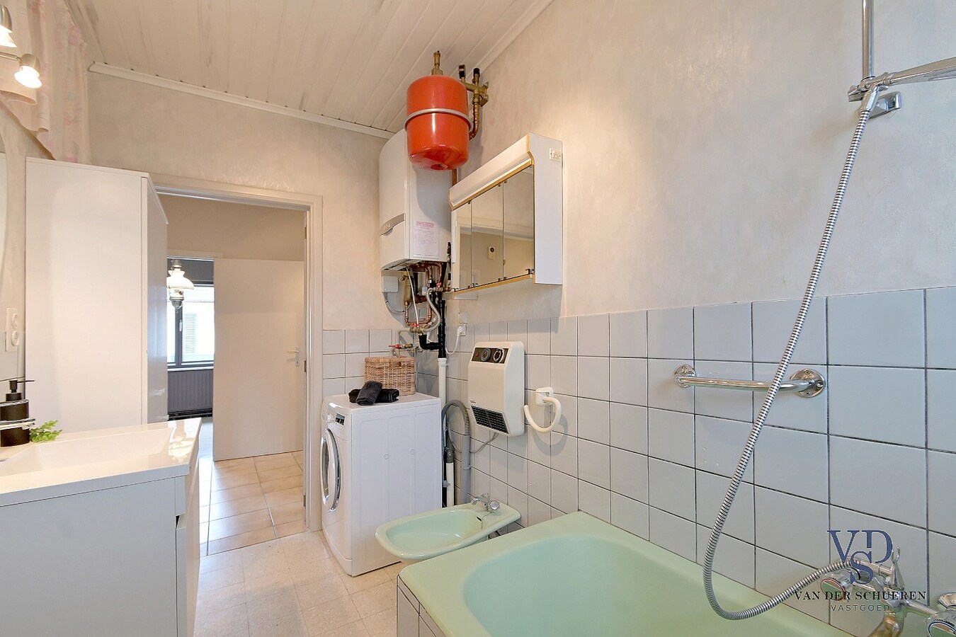 Gelijkvloerse woonst, in een residentiële wijk. 