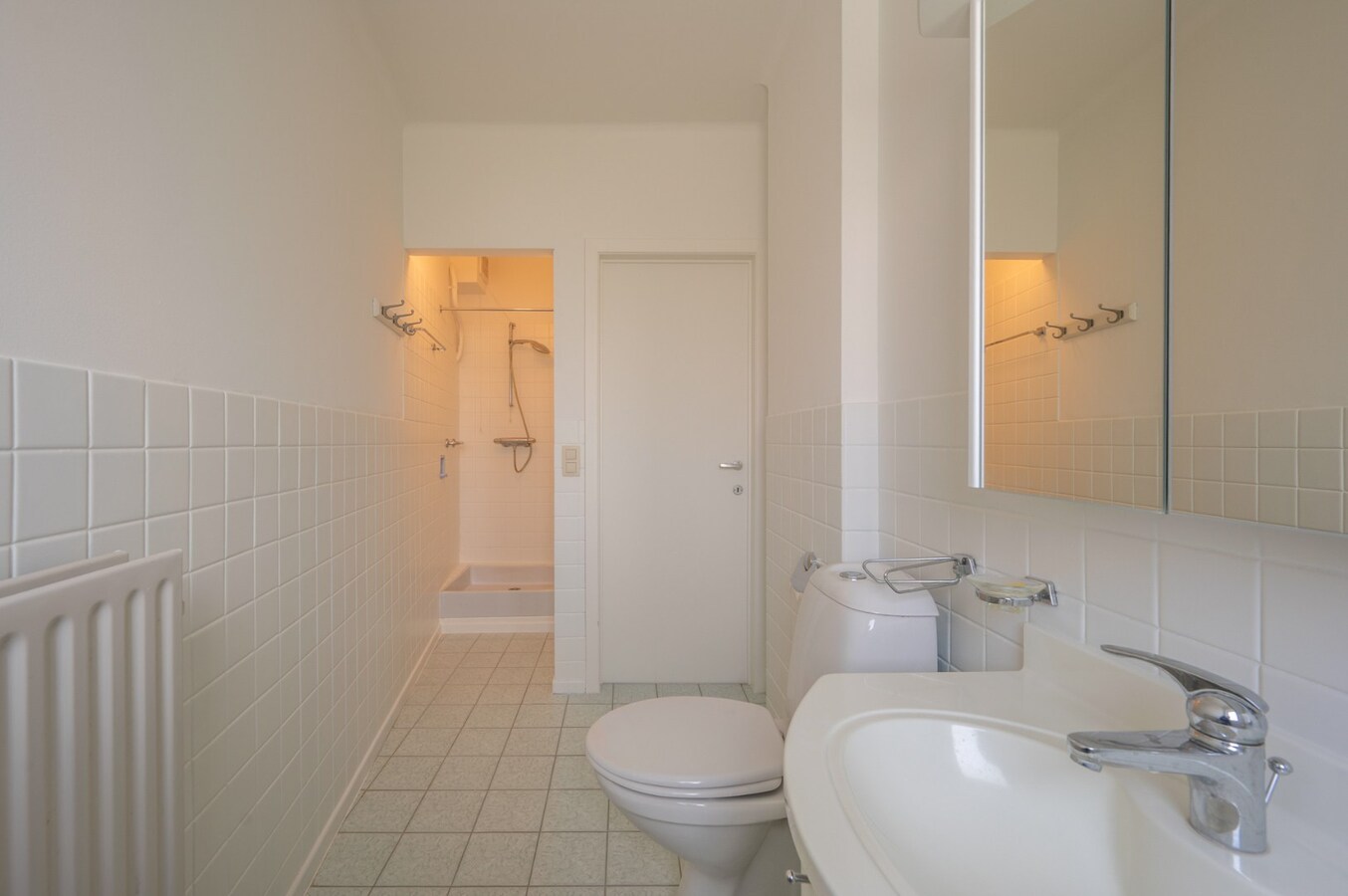 Brede gezinswoning met garage, privé staanplaats en zonnige stadstuin in Oud-Knokke. 