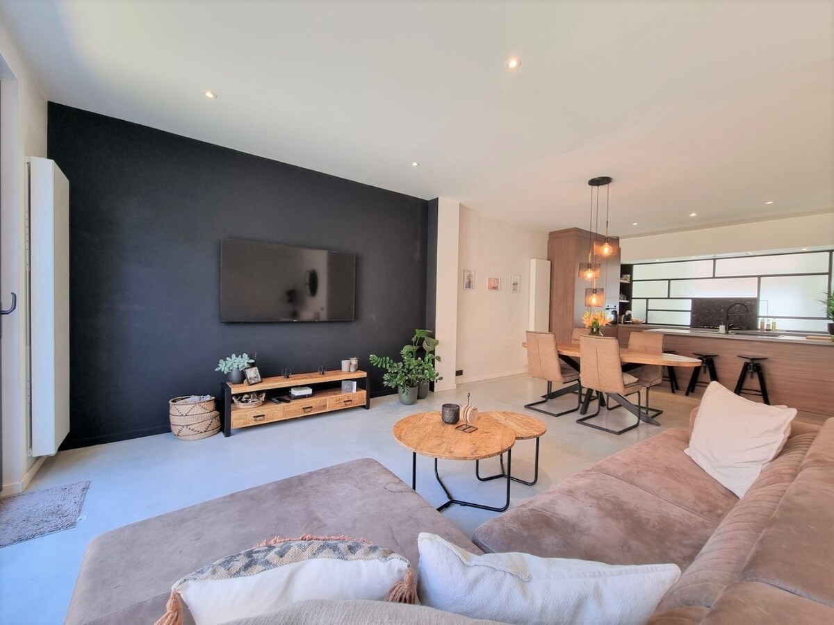 Knap gerenoveerde gezinswoning vlakbij het strand te Heist 