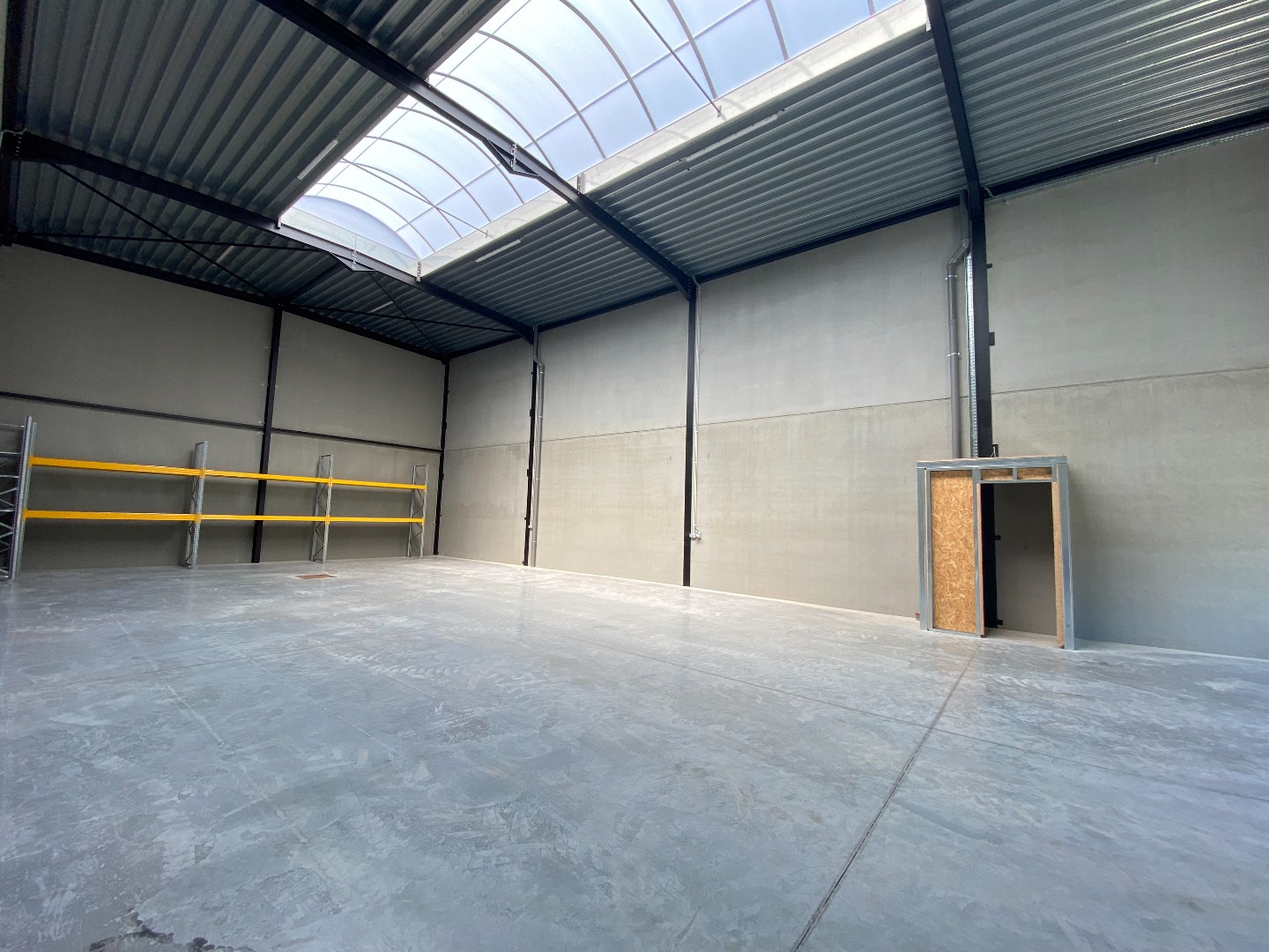 Te huur  – KMO-unit / Magazijn in Sint-Eloois-Vijve 