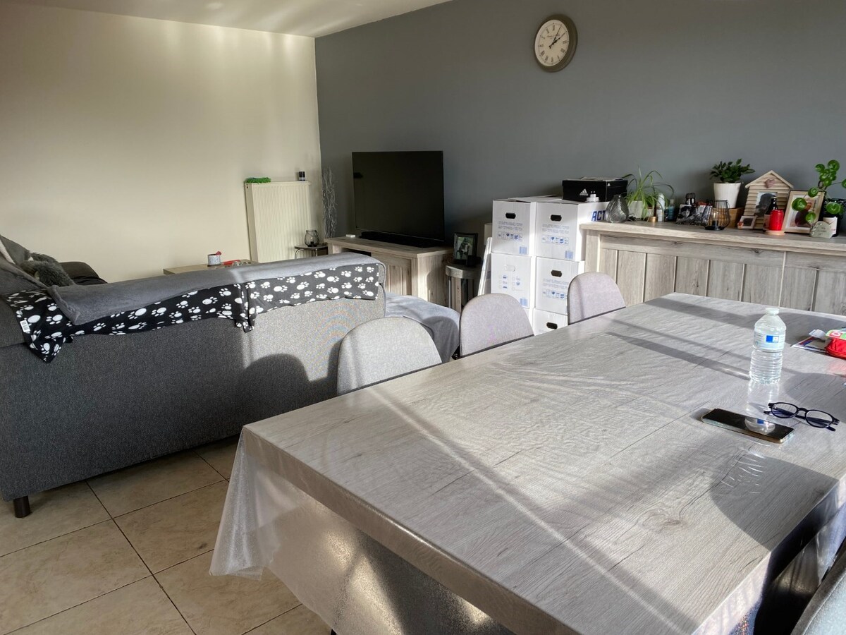 Ruim 1 slpk appartement met garage 