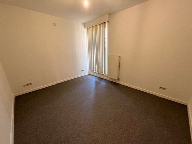Verzorgd appartement met 1 slaapkamer, terras en lift in het centrum van Maaseik. 