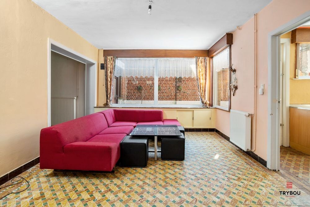 Ruim handelshuis op centrale ligging in Houthulst 