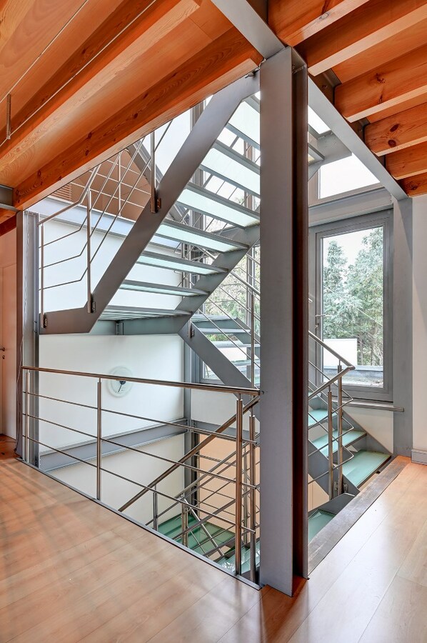 GOED GELEGEN KANTOORGEBOUW TE HERK-DE-STAD met DIVERSE DOELEINDEN 