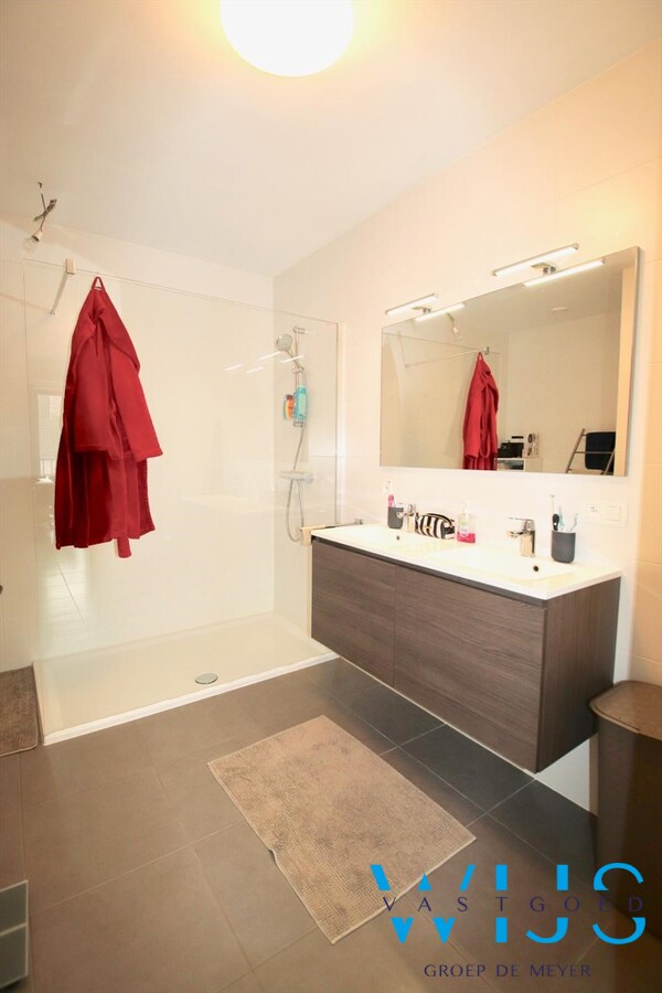 Prachtige duplex + garage in het rustige landelijke OOSTEEKLO ! 