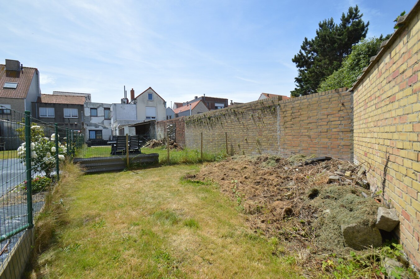 Te renoveren, centraal gelegen woning op 246m² grond - Heist 