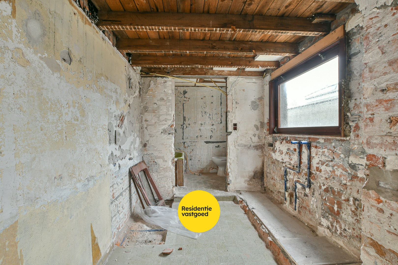 Te renoveren rijwoning met potentieel in hartje Blankenberge 